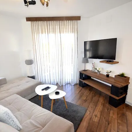 C L E A N&c O Z Y דירה