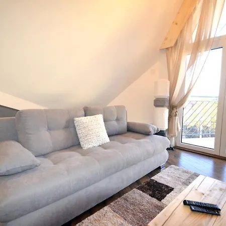 C L E A N&c O Z Y דירה