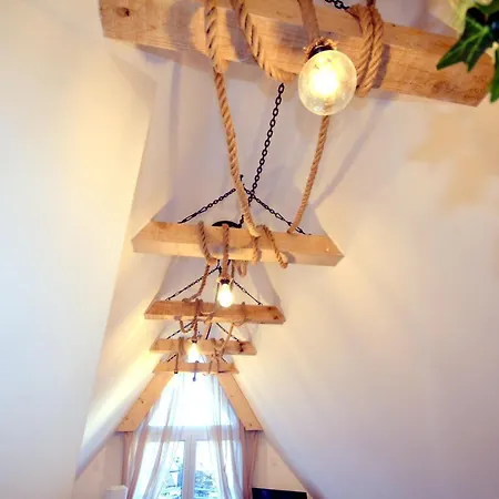 C L E A N&c O Z Y דירה