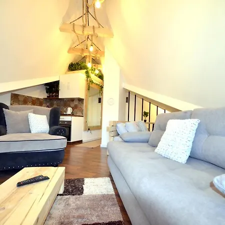 C L E A N&c O Z Y דירה *