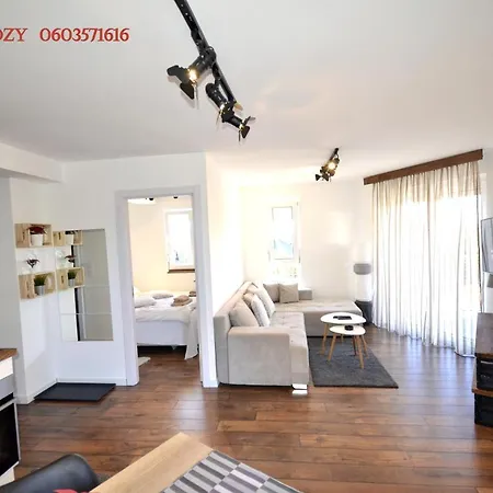 C L E A N&c O Z Y דירה